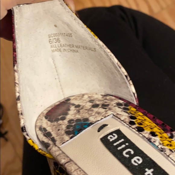 Alice + Olivia Lillian Snake skin embossed sandals - Picture 4 of 9